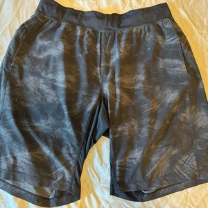 Lululemon T.H.E. Short Linerless 11” Black White Print Men's Size XL